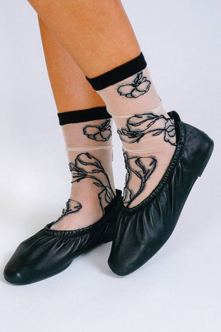 Flower Sheer Ankle Sock: Nude
